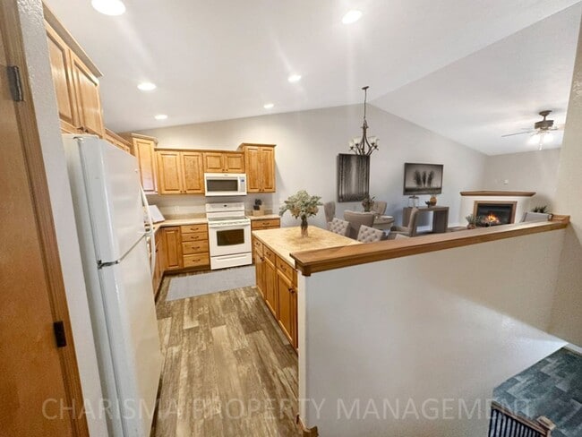 Photo - 4 BEDROOM, 2 BATH TOWN HOME, PET FRIENDLY, AMENITY FILLED, DOUBLE ATTACHED GARAGE!