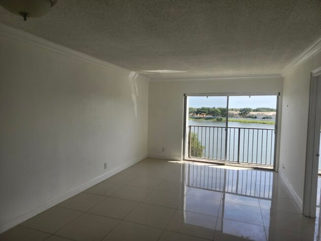 Photo - 8600 N Sherman Cir Unit 408
