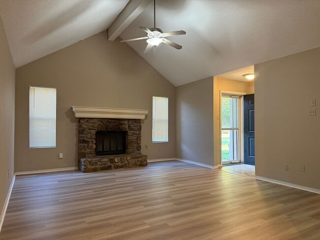 Photo - 127 Rolling Oaks Dr