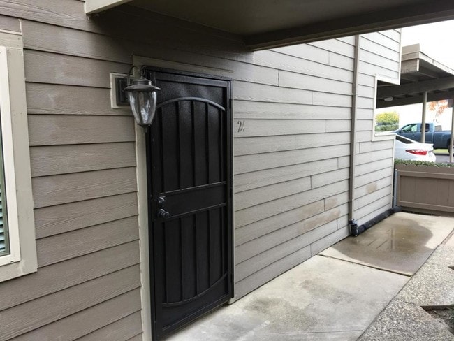 Photo - 2004 Ahern St Unit 24