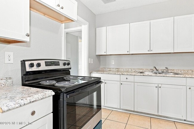 Photo - 2175 W 16th St