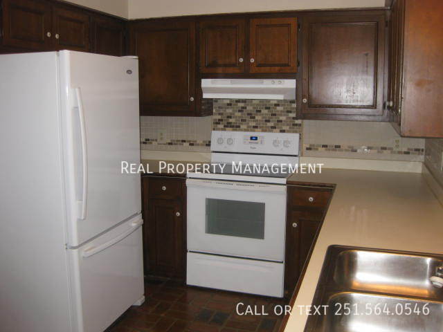 Photo - 959 Dickenson Ave