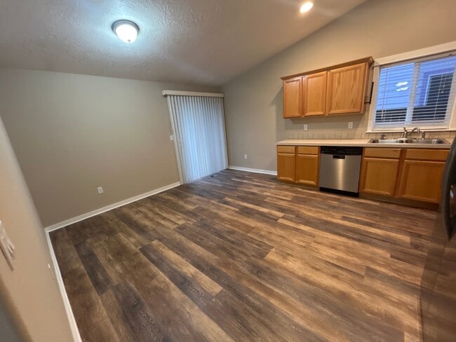 Photo - 3 Bedroom 2 Bathroom Knox Butte Home