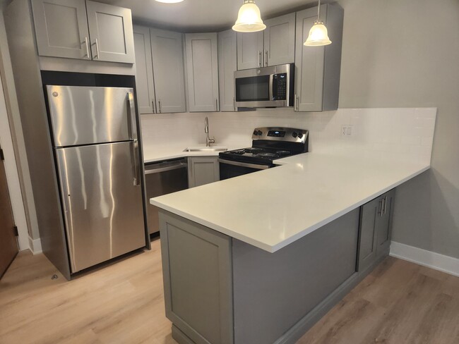 Building Photo - 1212 N La Salle Dr Unit 5 Rental