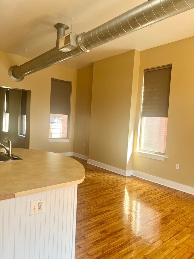 Open Dining/Living Space - 1206 Clay St Unit 2