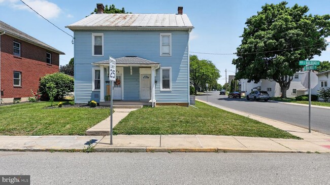 Photo - 334 S Railroad St