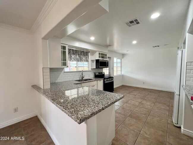 2914 N 49th Ave