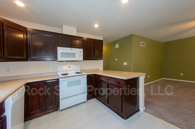 Photo - 407 E 5th St