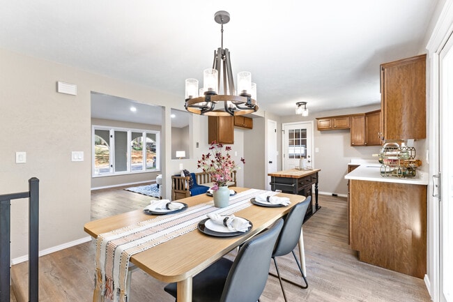 Photo - 2437 Deer Trl