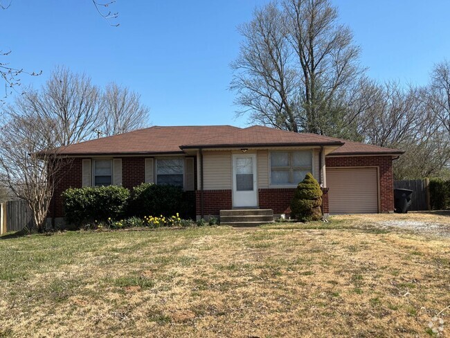 Building Photo - Adorable Move-In Ready Donelson Home!