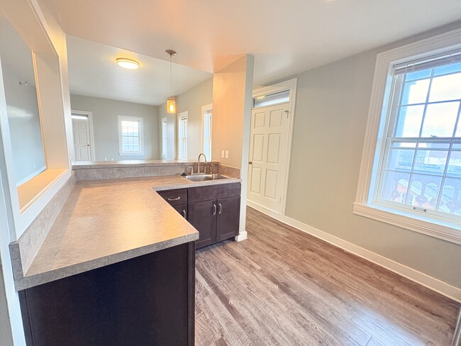 Building Photo - 11 N Beaver St