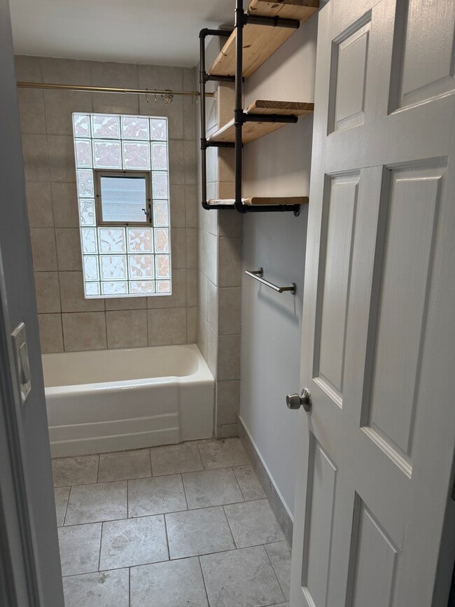 Photo - 2807 N 74th Ct Unidad 3a