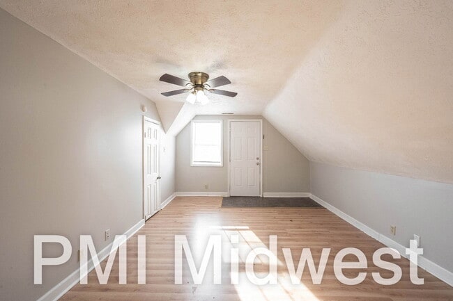 Photo - "Charming 1-Bedroom Retreat in Kokomo – Cozy Living with 750 Sq Ft of Comfort!" Unit 4