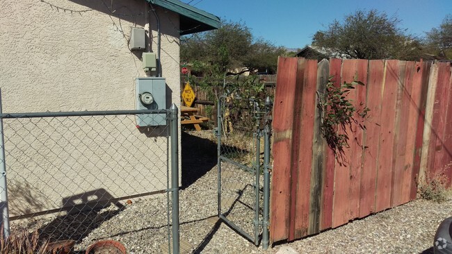 front entrance off E Chauncey Ln - 1048 E Lester St Rental