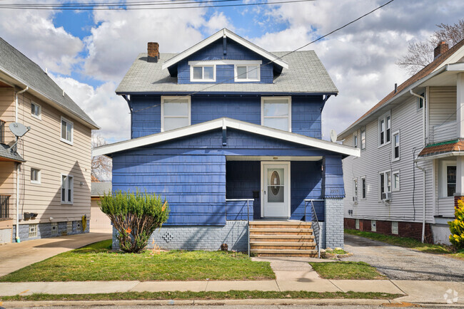 Building Photo - 2215 W 105th St Rental