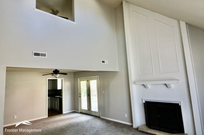 3211 Valleywood Dr