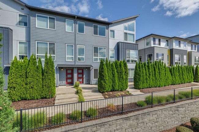 Building Photo - Your Dream Townhome Awaits in the Heart of Beaverton!