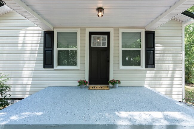 Photo - 205 Moore St