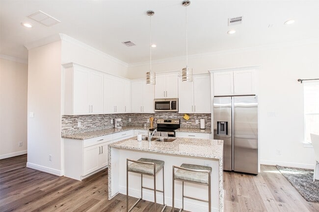 Building Photo - 5205 Bataan Rd Unit B Rental
