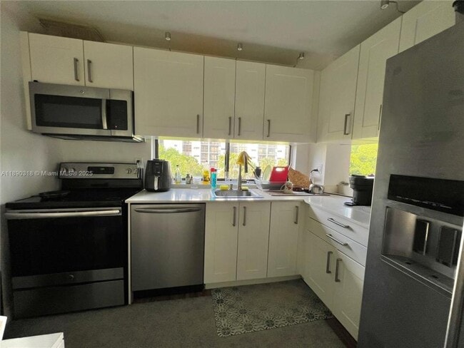 Building Photo - 1 bedroom in Sunny Isles Beach FL 33160