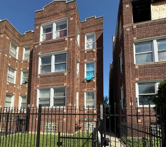 Building Photo - 3332 W Polk St Unit 1 Rental