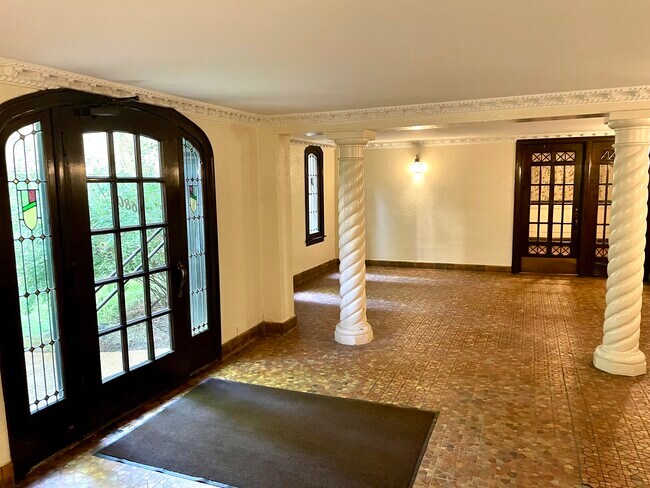 Photo - 680 Hinman Ave Unit 3F