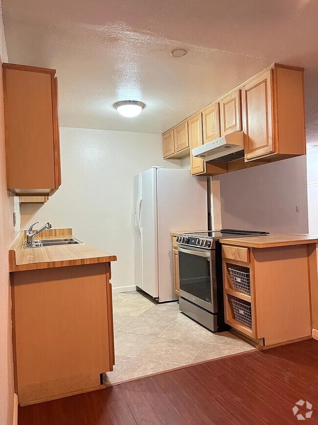 Building Photo - 9522 Carroll Canyon Rd Rental
