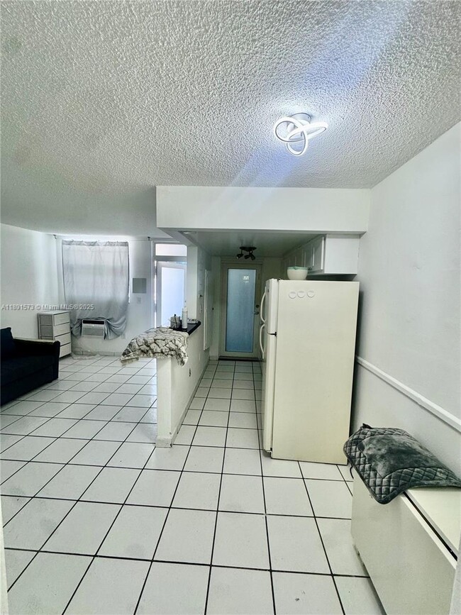 Photo - 335 Collins Ave Unit 302