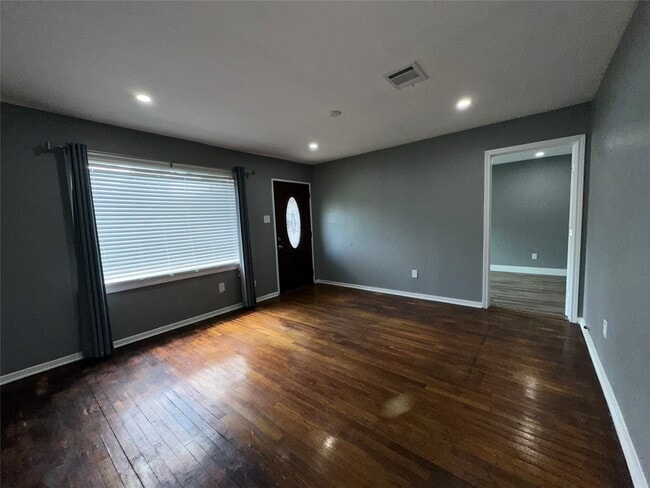 Photo - 8227 St Lo Rd