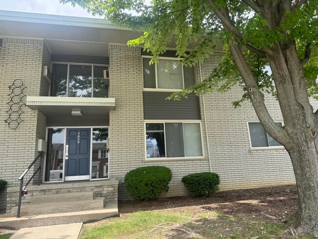 Building Photo - 4859 Mansfield Ave Unit 8H