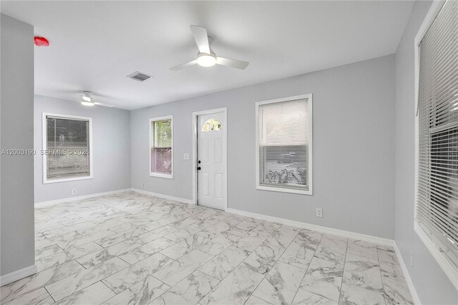 Photo - 901 NE 38th St