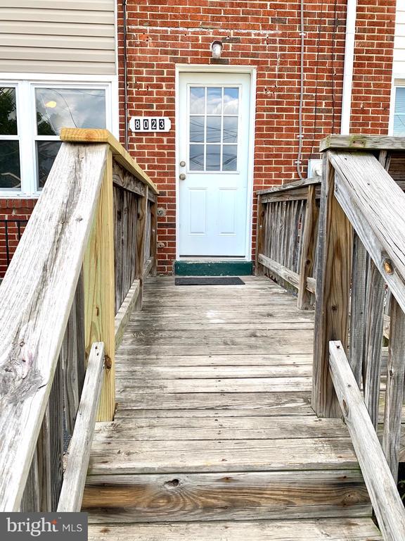 Photo - 8023 Gough St