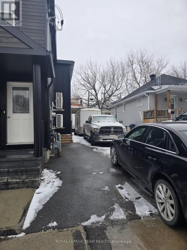 Photo - 259 Montfort St.