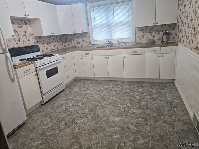 Photo - 190 Clover Pl