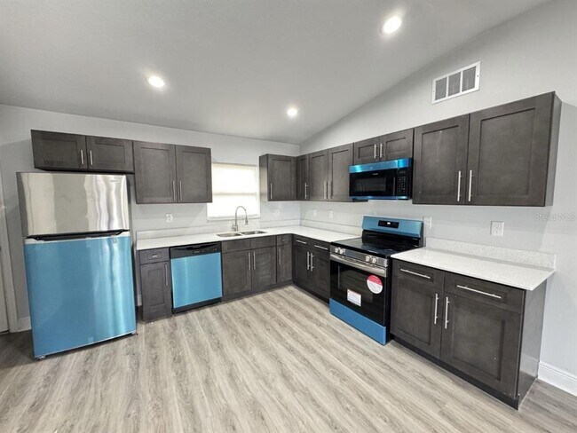 Photo - 399 Quentin Ave NW