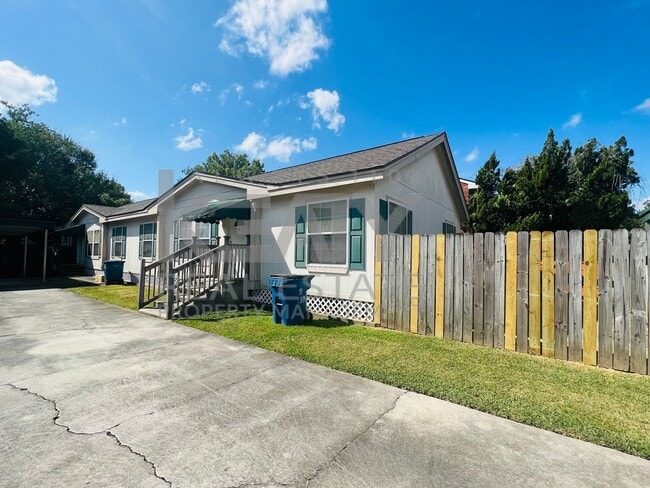 Building Photo - 113 Country Ln Unit A