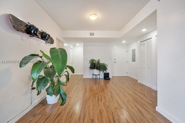 Photo - 601 NE 23rd St Unit 1406