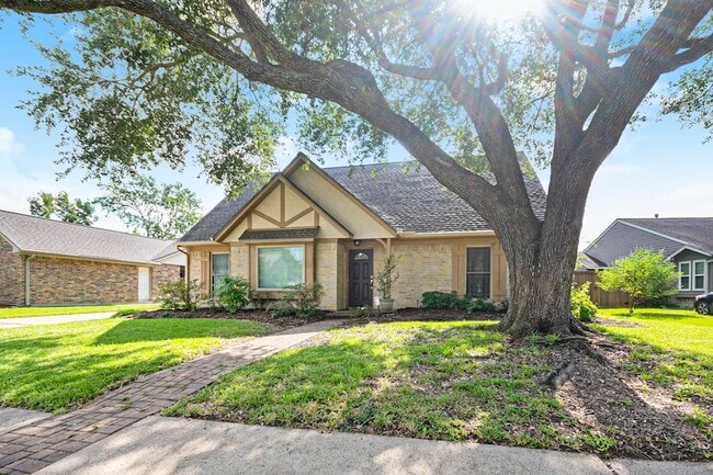 Photo - 302 Lochnell Dr