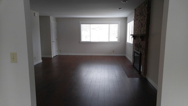 15610 9th Ave SW Unit 2