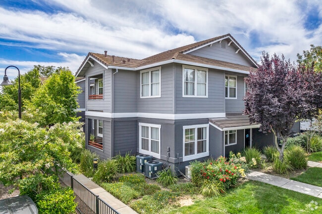 Edificio alternativo - SEVILLE AT MACE RANCH