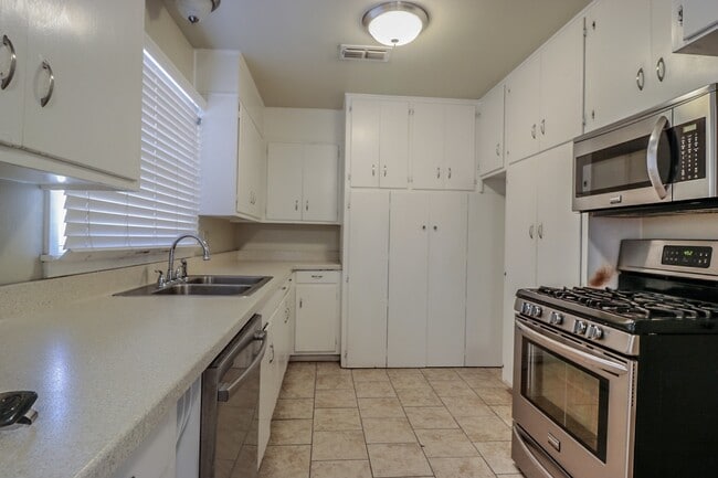 Photo - Cute & Cozy 3 Bedroom with Extra Storage!