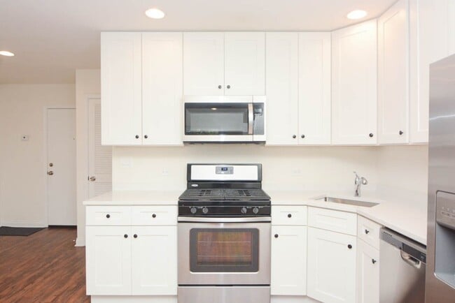 Building Photo - 3940 N Pulaski Rd Unit 2F