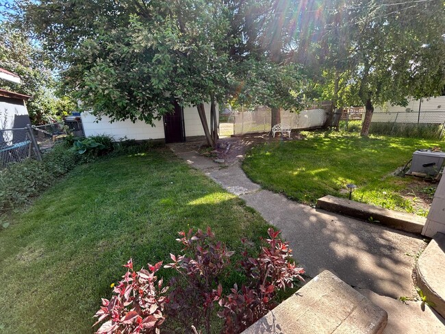 Photo - Charming 4 bed/1.5 bath home for rent