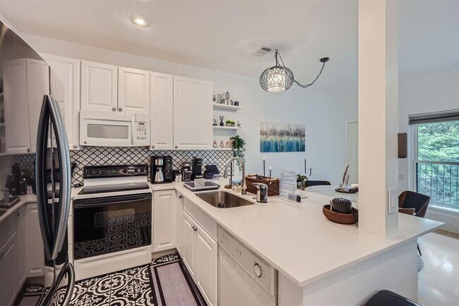 Photo - 802 S 1st St Unit 215