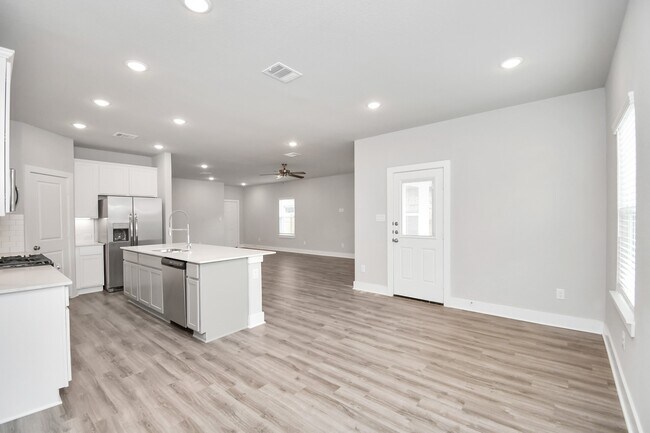 Photo - 21047 Bay Vlg Dr