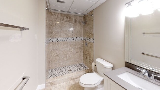 Photo - Great location! FURNISHED 3 bedroom/ 2 bath at University Towers - Available For 2026-2027 School... Unidad 104