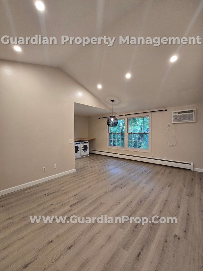 Photo - Available now! Oct. Move-in special! Hopki... Unit 6