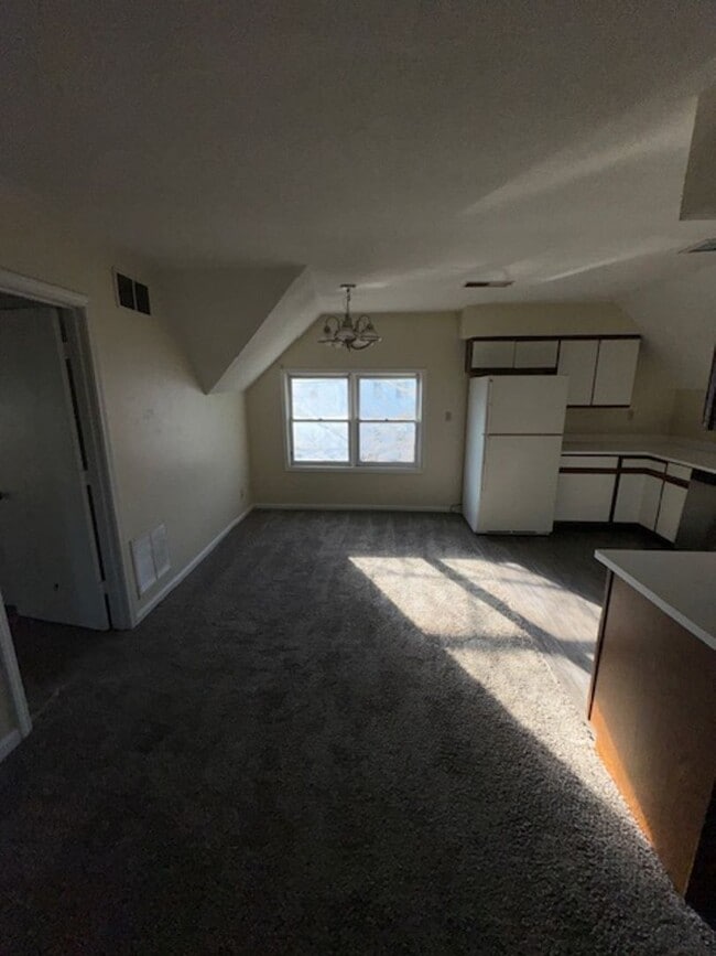 Building Photo - 500 E Franklin St Unit C Rental