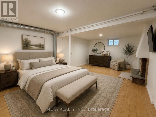 Photo - 313 Rossland Rd W