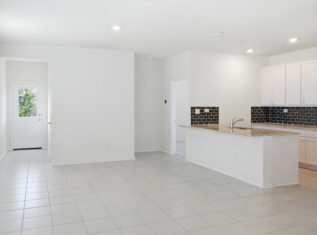 Modern Single-Story Home with Granite Kitchen and Community Pool Access